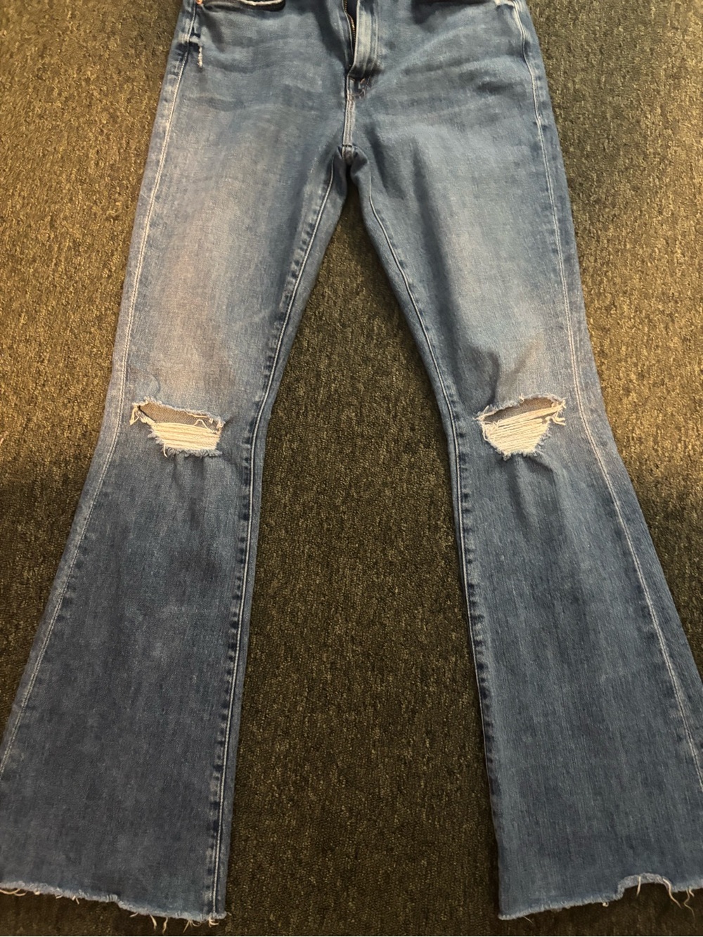 MOTHER Weekender Fray Jeans - Picture 9 of 10